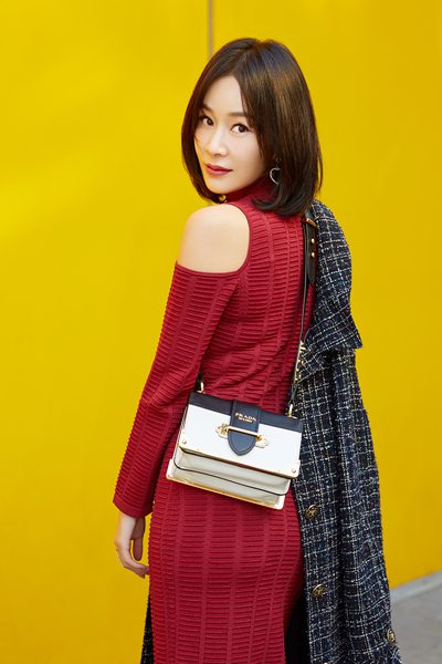 胡蓉蓉最新私服街拍 随性多变玩转新年魅力