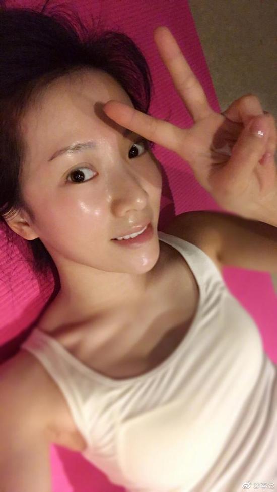 阔太李念早起健身 素颜出镜元气满满!