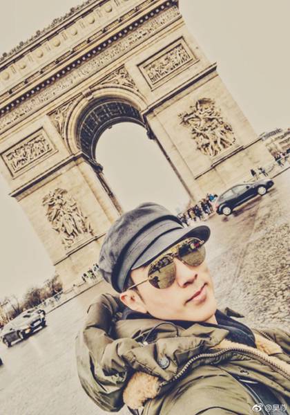 吴尊“旅游分享节”晒旅行照 NeiNei开心飞起网友盼偶遇