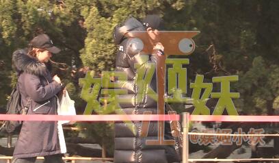 贾乃亮参加春晚审查 感冒咳嗽不断引人心疼!