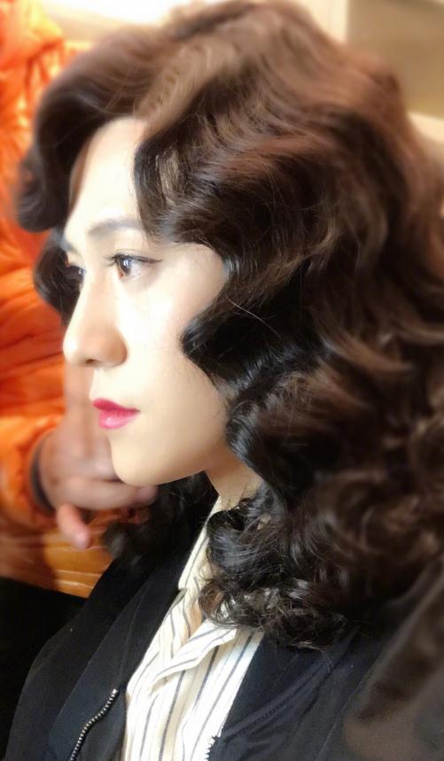 秦俊杰晒妖娆女装 盘点妩媚经典的男扮女装明星!