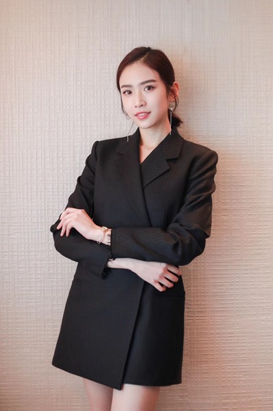 《庆余年》开机发布会 刘美彤成张若昀“书迷”