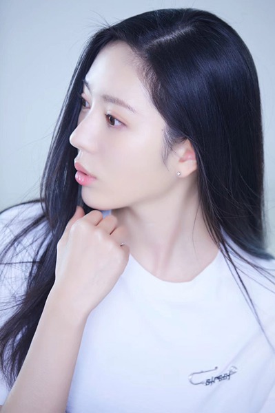 “元气少女”雨婷儿表情包上线 可爱多变趣感十足