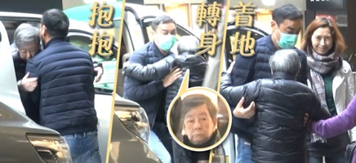 刘青云儿子力爆棚 带父母看病抱妈妈下车超孝顺!