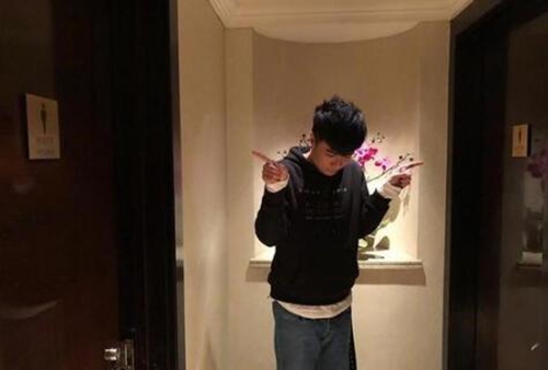 古巨基误入女厕所 自曝半夜太困倦尴尬异常!