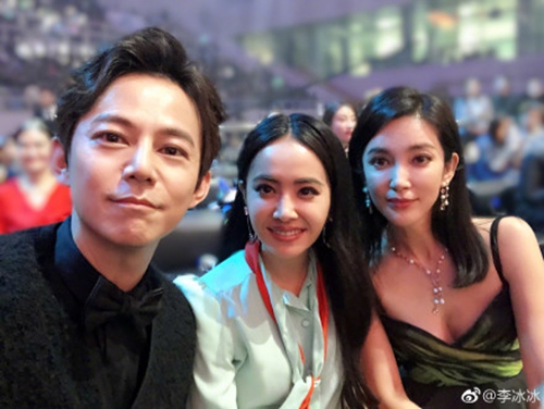 蔡依林李冰冰一见如故成闺蜜 送手写卡片及颜值巧克力!