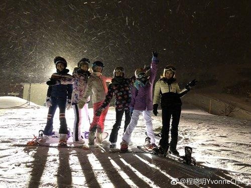 Baby何穗程晓玥滑雪 网友:她们竟然是朋友!