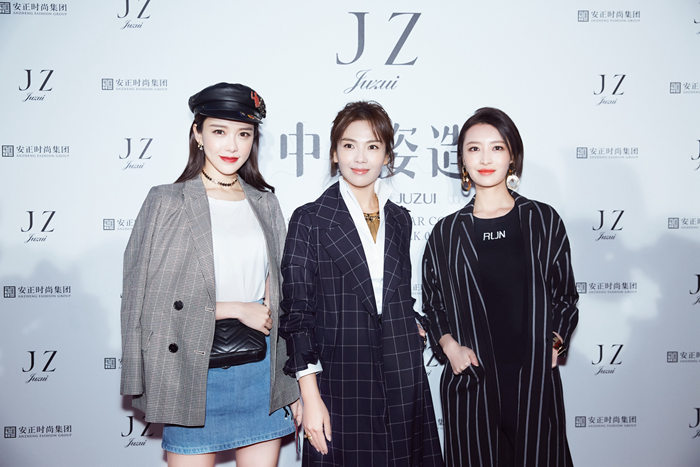 新晋小花黄一琳亮相米兰时装周 与刘涛同场看秀时尚感爆棚