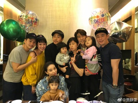 修杰楷生日聚会照曝光 bo妞竟盯着霍建华看呆了!