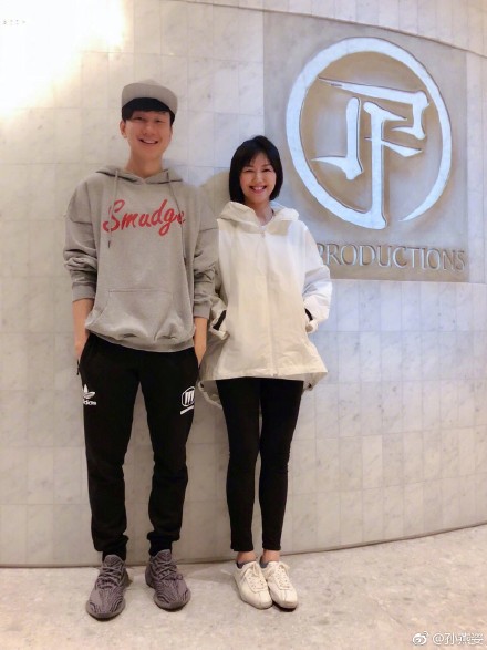 林俊杰孙燕姿同框合照 网友:坡花坡草有新作品了吗?