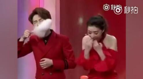 女主持吃棉花糖 网友:天下武功唯快不破!