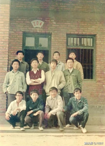 刘强东晒中学照片 呼吁国家降电价!