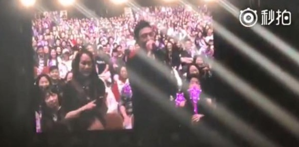 男粉告白周杰伦 这是个什么情况?