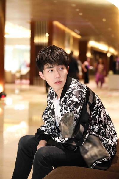 王钰威亮相品牌活动 俊朗少年洋溢青春活力