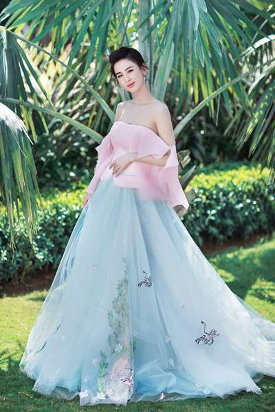 被黄圣依的婚纱照美哭,和杨子结婚10年甜蜜如初