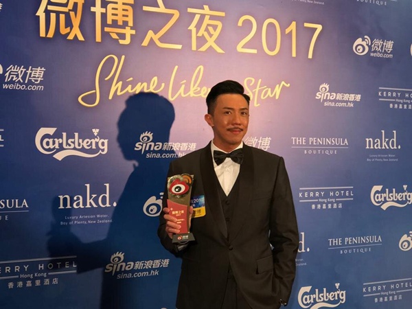 与同获微博大奖 男神张智霖学懂笑看风云