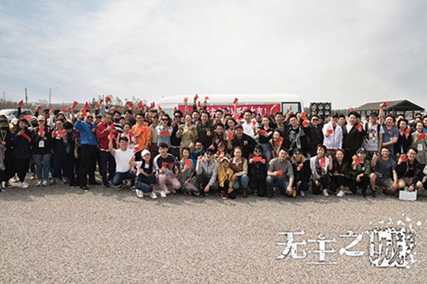 张芯宁《无主之城》开机 剧组粉丝同送生日祝福