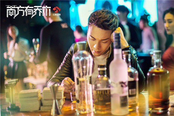 《南方有乔木》陈伟霆白百合上演剧版荒野求生 “无死角男神”现逆境危机