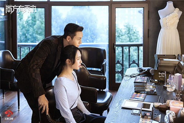 《南方有乔木》陈伟霆白百合上演剧版荒野求生 “无死角男神”现逆境危机