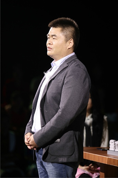 雕塑家屈峰爆笑出镜! 《小镇故事》李健“段子手”地位受威胁