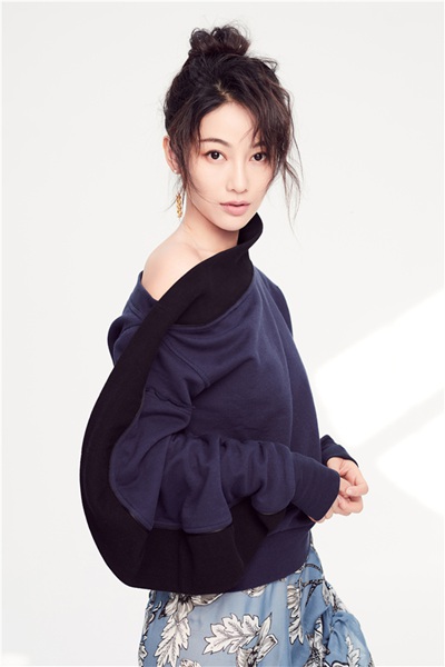 《远大前程》热播 付枚爆写真尽显优雅魅力