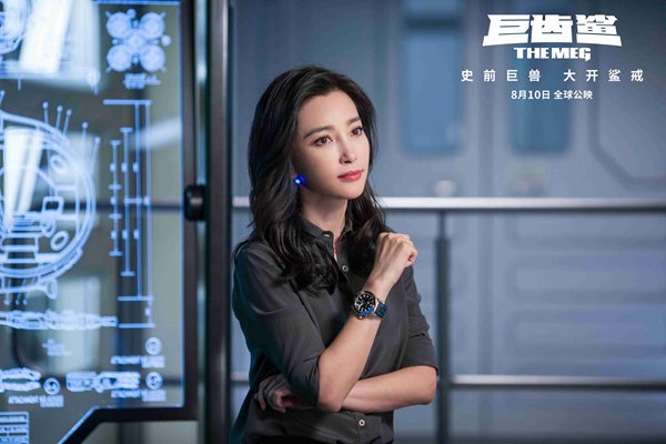 《巨齿鲨》首曝预告 全球定档8.10 杰森·斯坦森李冰冰恶战史前海底巨兽