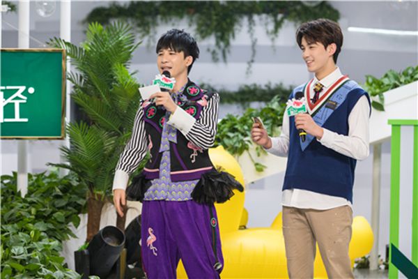 侦探“主持人”无缝转换 吴磊《我是大侦探》上演双重首秀