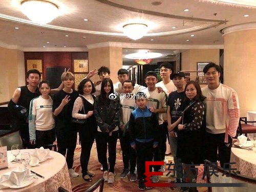 跑男聚餐合照曝光 你们一眼看到了谁?