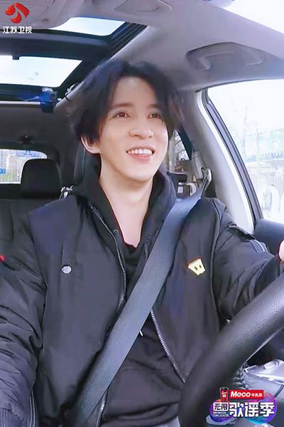 《无限歌谣季》薛之谦岳云鹏当司机采风 “异乡人”心路引发共鸣