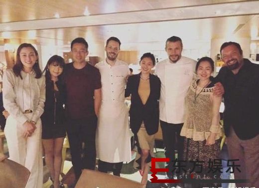 大小S范玮琪合影曝光 好友齐聚搂肩对镜头灿笑!