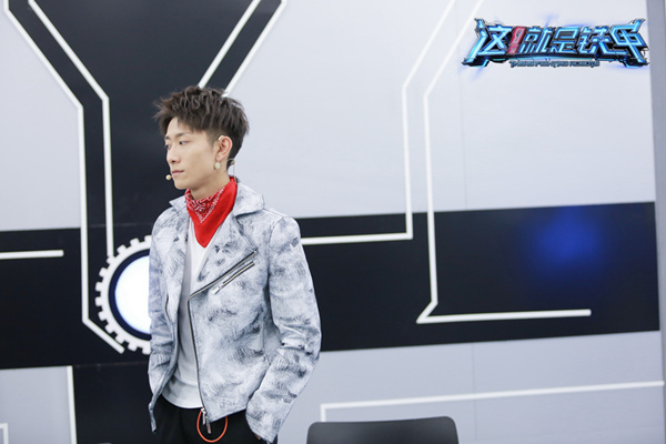 《这就是铁甲》复活战开启,吴尊上演英雄救美喊话“侠客”