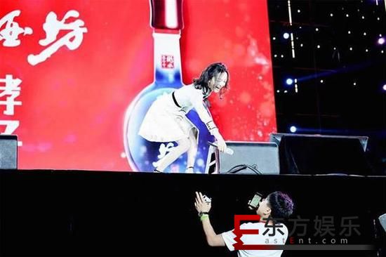 张韶涵遭父亲控诉 称要毁她演艺事业!