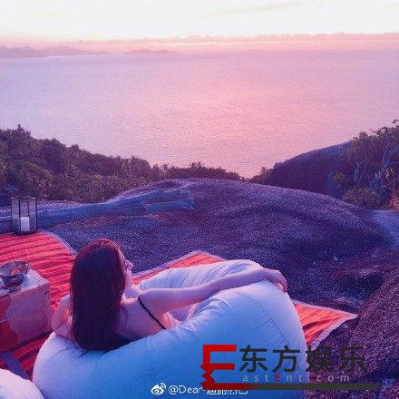 迪丽热巴背影照超美 肩颈曲线流畅白皙美背诱人!