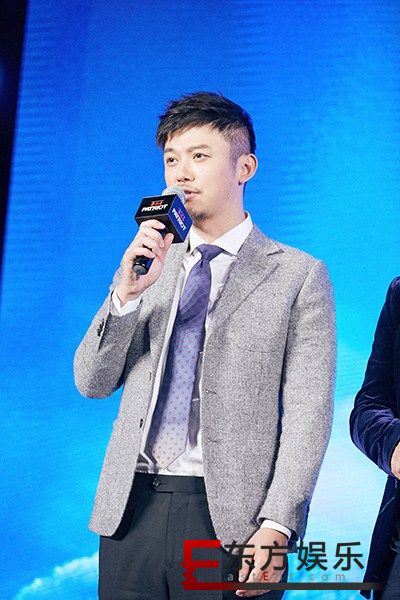 电视剧《爱国者》主创齐聚发布会 芦芳生清爽亮相透露角色感情线