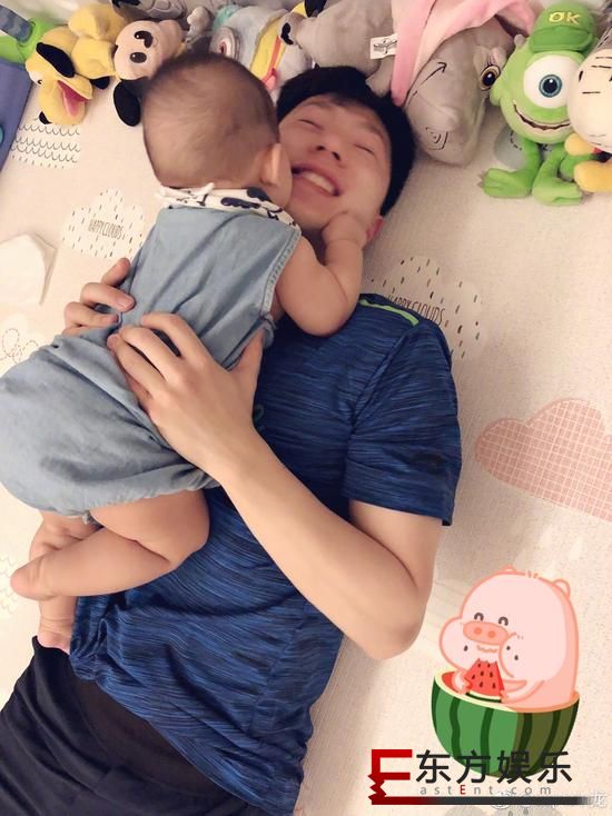 马龙夺冠后晒娃 满脸洋溢着幸福!