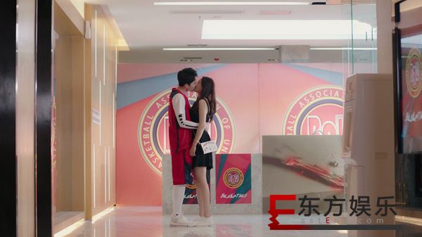 吻别!曹煜辰涂冰不舍离别 《热血狂篮》佟梦实受命成新队长