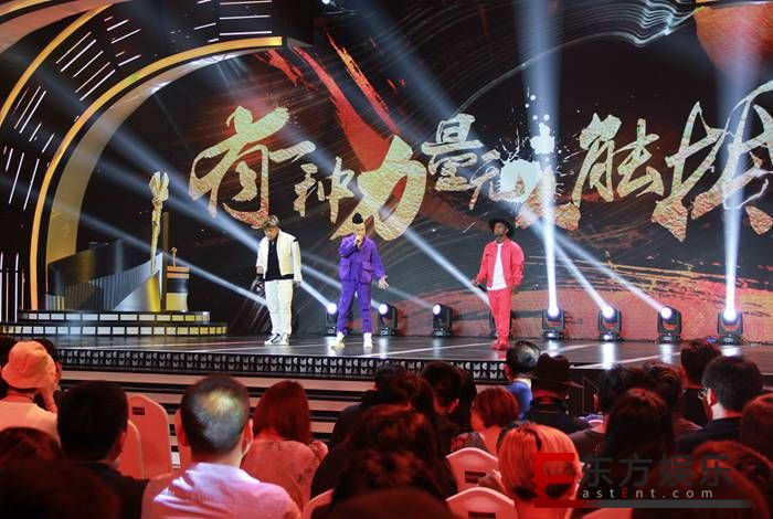 南征北战NZBZ出席上海国际电影节 《生来倔强》点燃全场