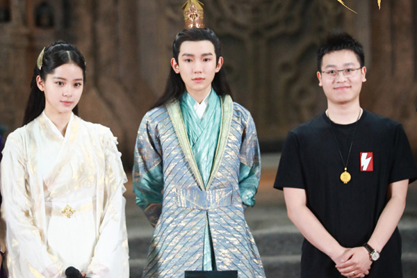 探班《大主宰》:五周年纪念王源欧阳娜娜现场秀绝技