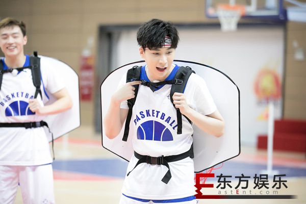 《高能》张一山携特警闯关,王大陆成“灌篮高手”