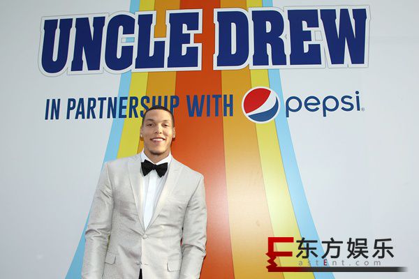 小皇帝西游欧文成东部新帝王 群星璀璨《德鲁大叔》首映狂吸闪光灯