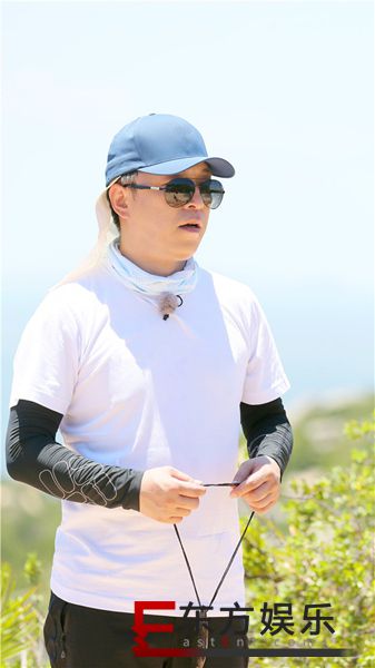 黄渤《极挑4》收官感慨四年兄弟情深 亲手绘全家福送孙红雷