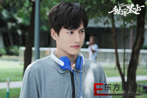 《甜蜜暴击》热播 鹿晗赵越两校男神热血开拳