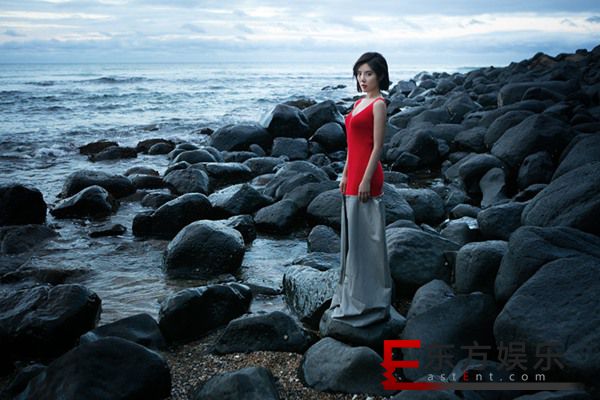 赵奕欢海边写真秀美腿 这样的身材打几分?