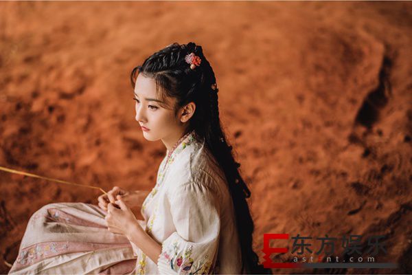 宋祖儿新剧《夜天子》今晚上线,本色出演“夏莹莹”古装造型清新动人