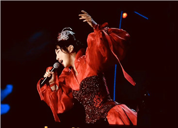 《香蜜沉沉烬如霜》热播 萨顶顶亮相央视七夕晚会 极限开唱现场演绎《左手指月》