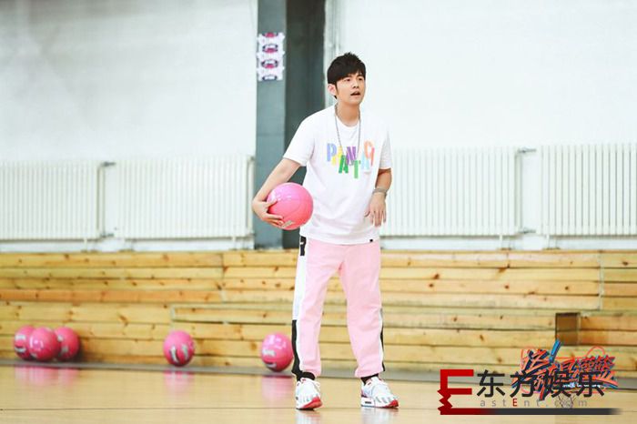 《这就是灌篮》李易峰率众挑衅“你过来啊” 周杰伦回怼“中看不中用”