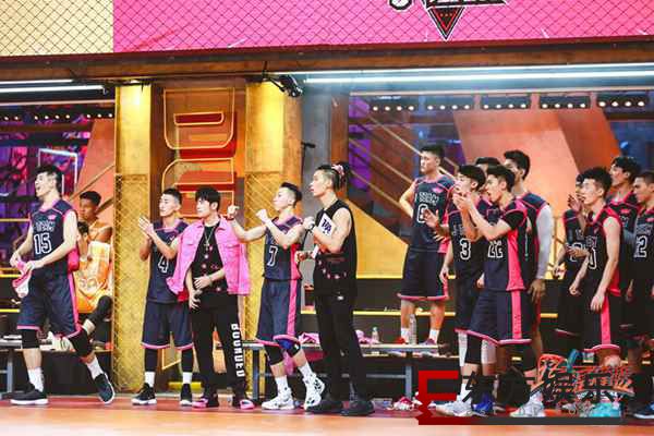 《这就是灌篮》林书豪郭艾伦先后暴走 J-TEAM受制于人手脚束缚