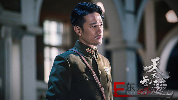 《天衣无缝》曝光七人版海报 众主演坚守信仰迎接光明