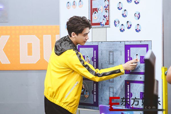 李易峰《这就是灌篮》暖心助力龙骑士 上场打球引期待