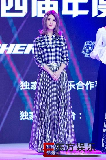 歌手郭静亮相风尚大赏 清新靓丽少女感十足